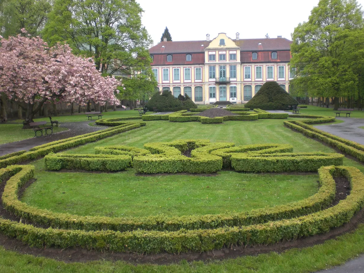 Park Oliwski in Danzig-Oliwa — barocke Gartenanlage mit altem Baumbestand neben der Kathedrale